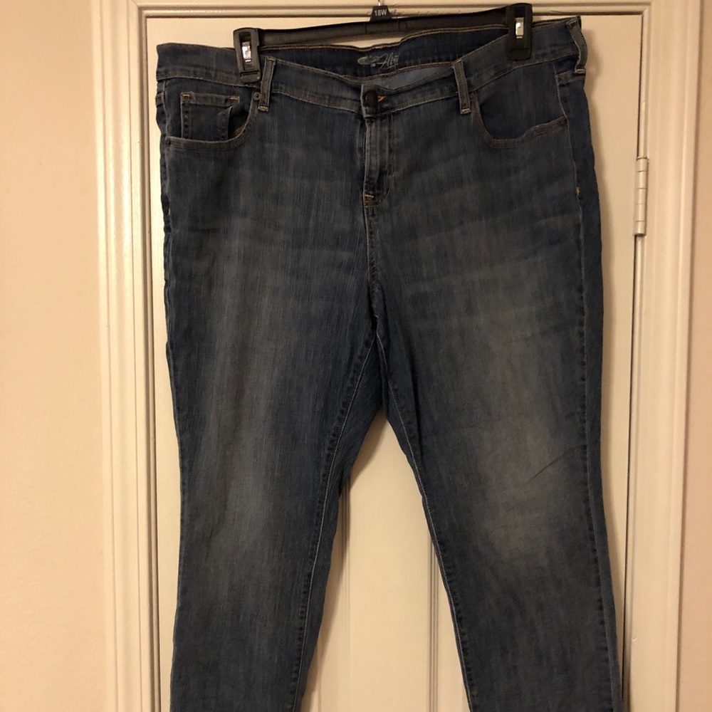 Old Navy Light Wash Jeans - Size 18 (Flirt style)